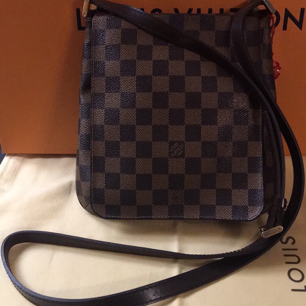 Authentic Louis Vuitton cross body Bag